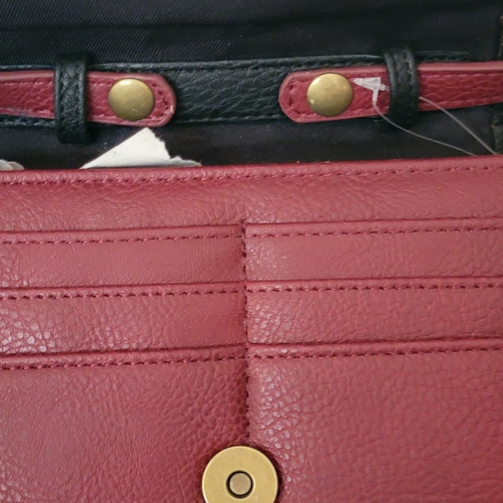 Red purse - Picture 2 of 3